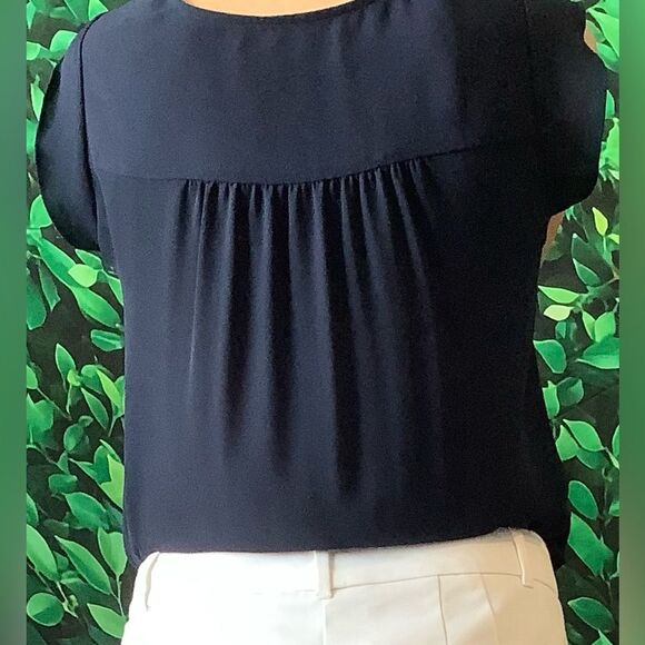 💙 LOFT Navy Flutter Sleeve Blouse – V-Neck w/ Gold Buttons – Size M - Picture 6 of 7